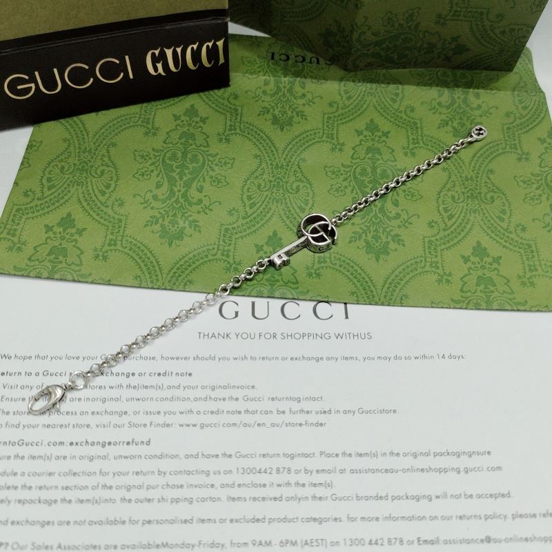 G*u*i bracelets